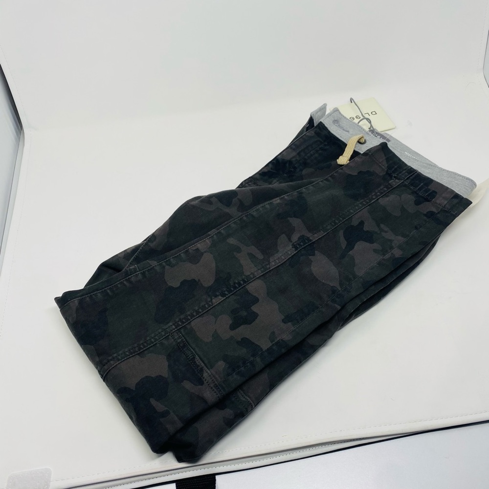 DL 1961**Camo. Jay Track Chino**Size 30**$125 - Picture 8 of 8